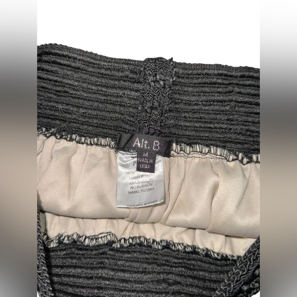 Alt. B Ladies crochet black shorts - Picture 5 of 5